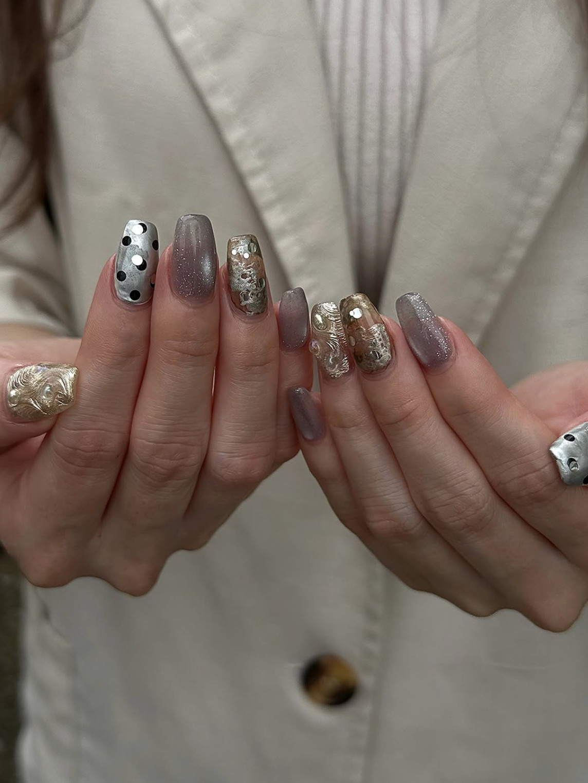 シルバードット×ラベンダーのニュアンスネイル
